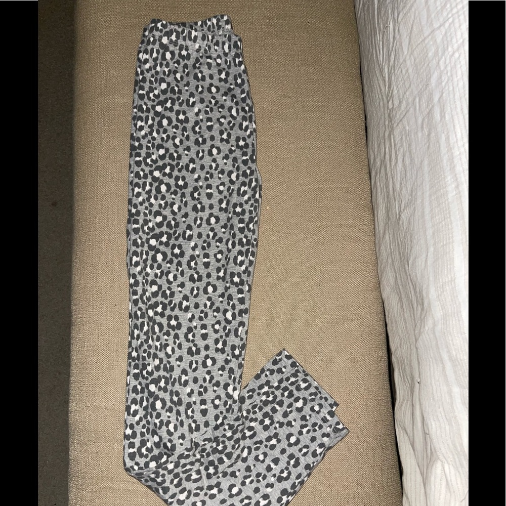 Gap Kids Gray, white, & black leopard legging ( worn once )